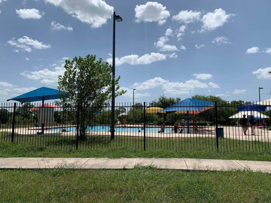 San Antonio Comfort 4 Bedroom 3 Bath Home 5 Mins From Sea World Luaran gambar